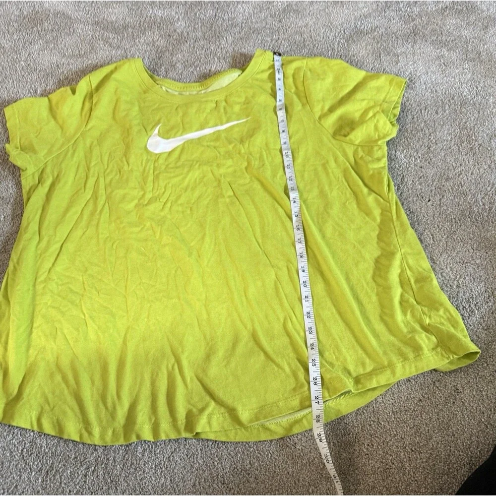 Nike shirt women